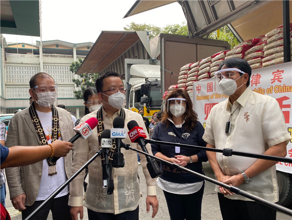 中國駐菲律賓大使館向菲方捐贈臺風救災物資