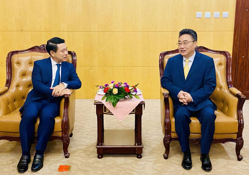 SG Shi Zhongjun Calls on Saleumxay Kommasith